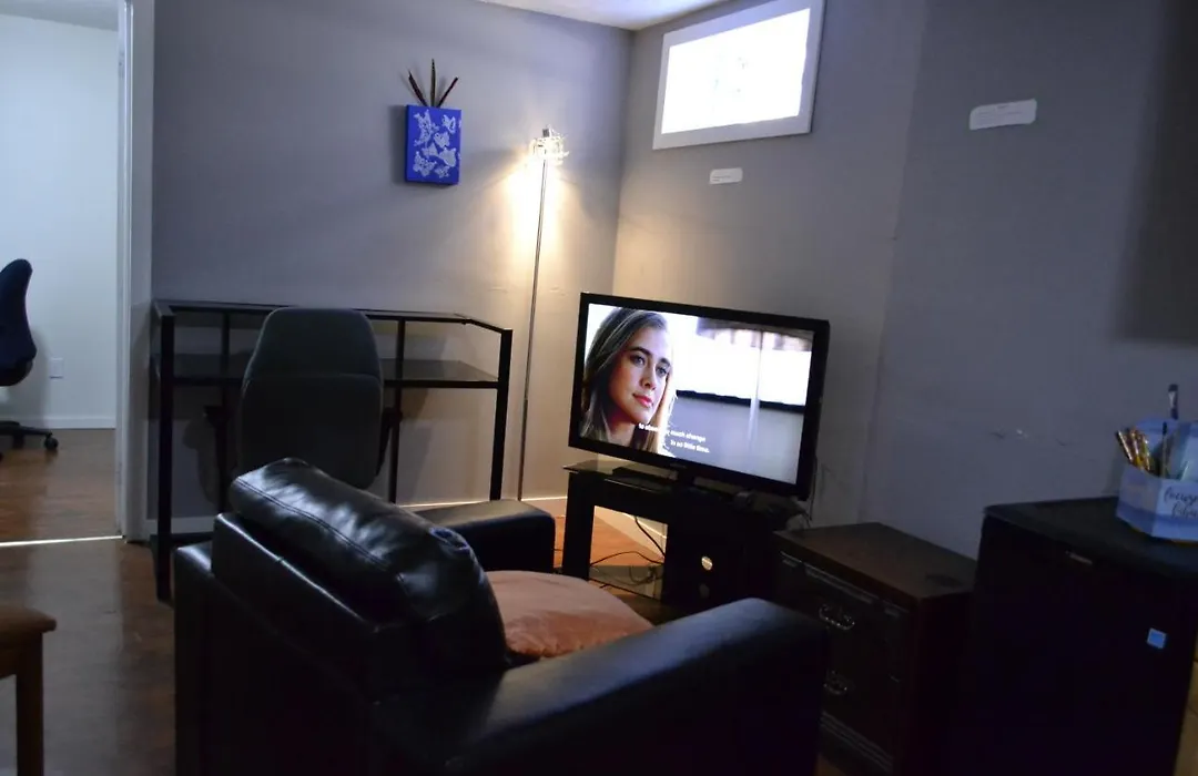Private Bedroom In Basement Suite - Marbank-1